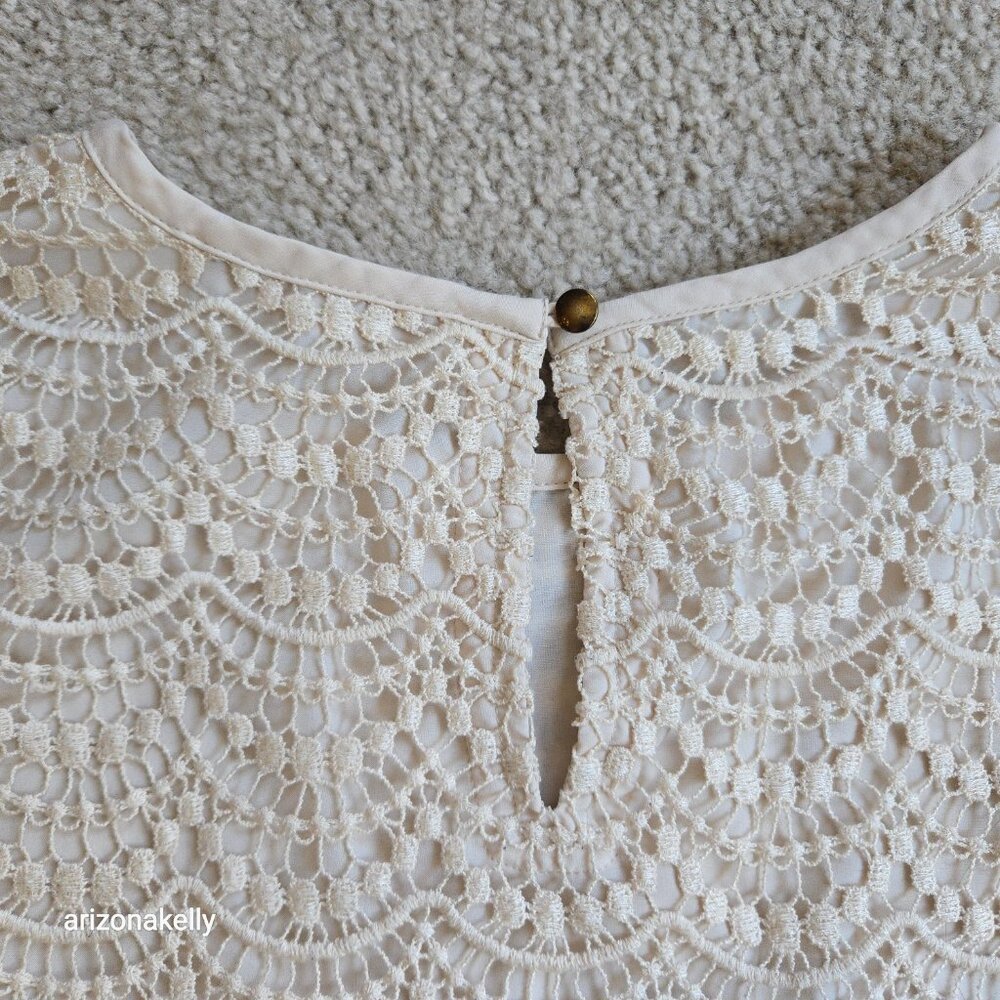 Banana Republic Scalloped Lace Top - Picture 8 of 8